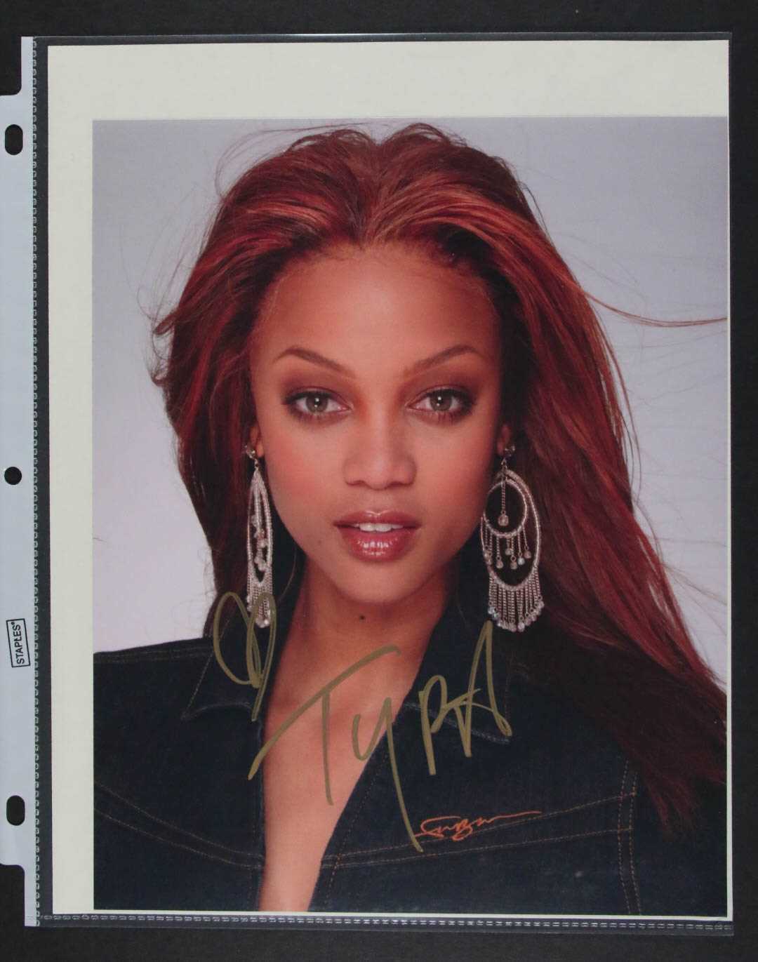Aacs autographs tyra banks autographed glossy 8x10 photo