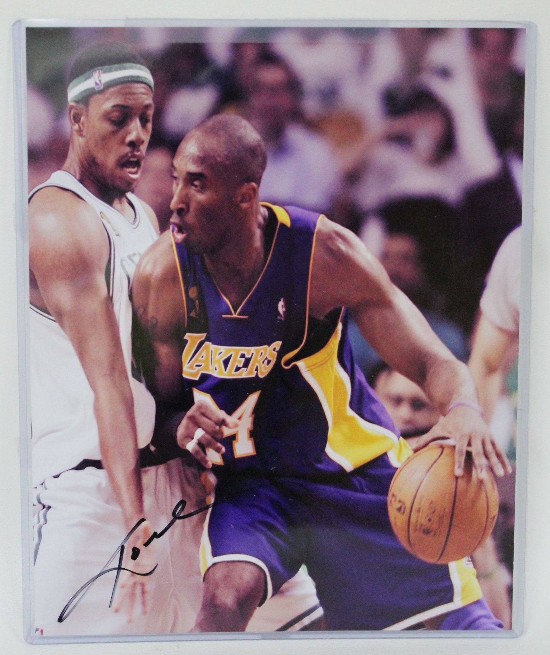 AACS Autographs: Kobe Bryant Autographed Glossy 8x10 Photo - Los