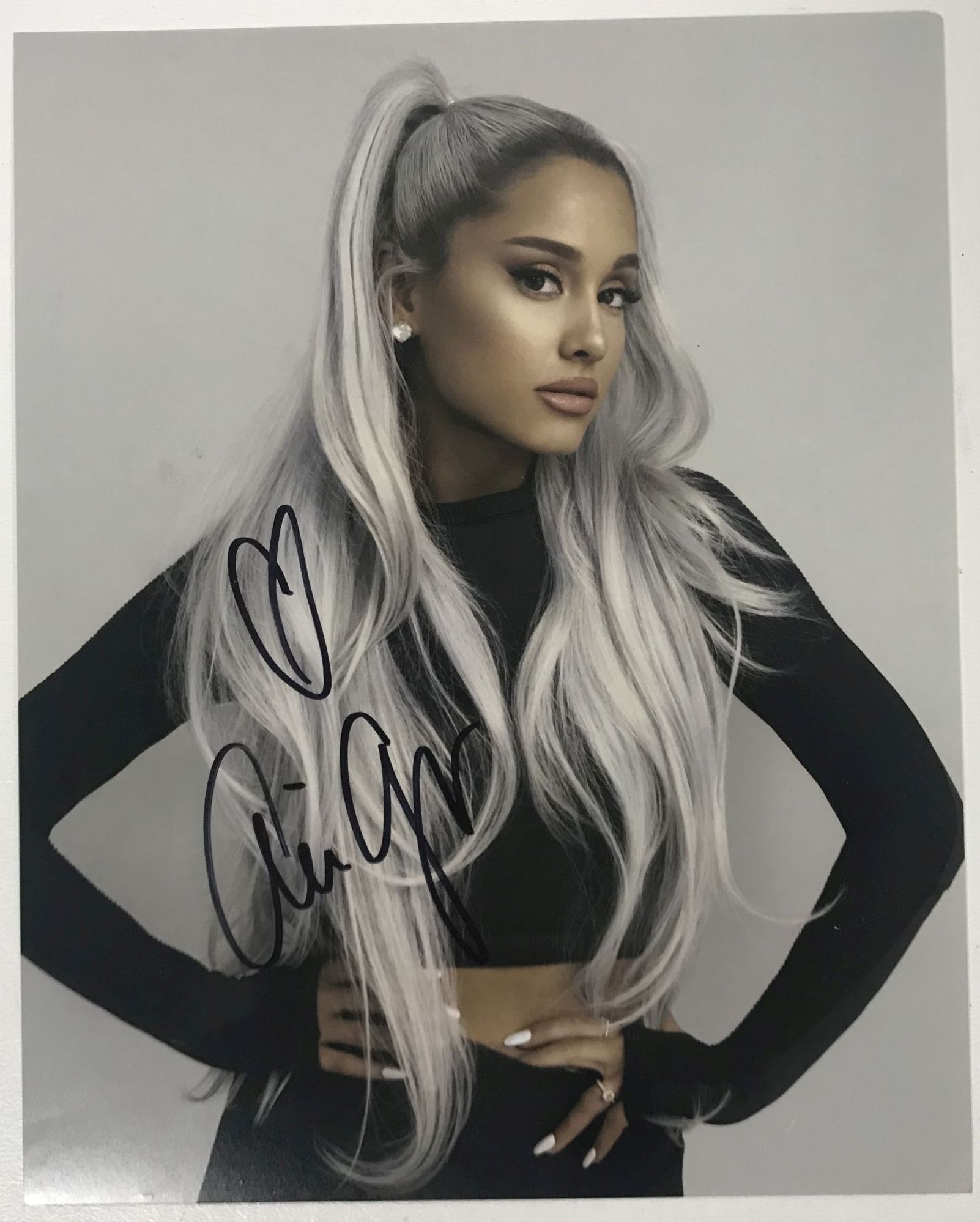 AACS Autographs: Ariana Grande Autographed Glossy 8x10 Photo