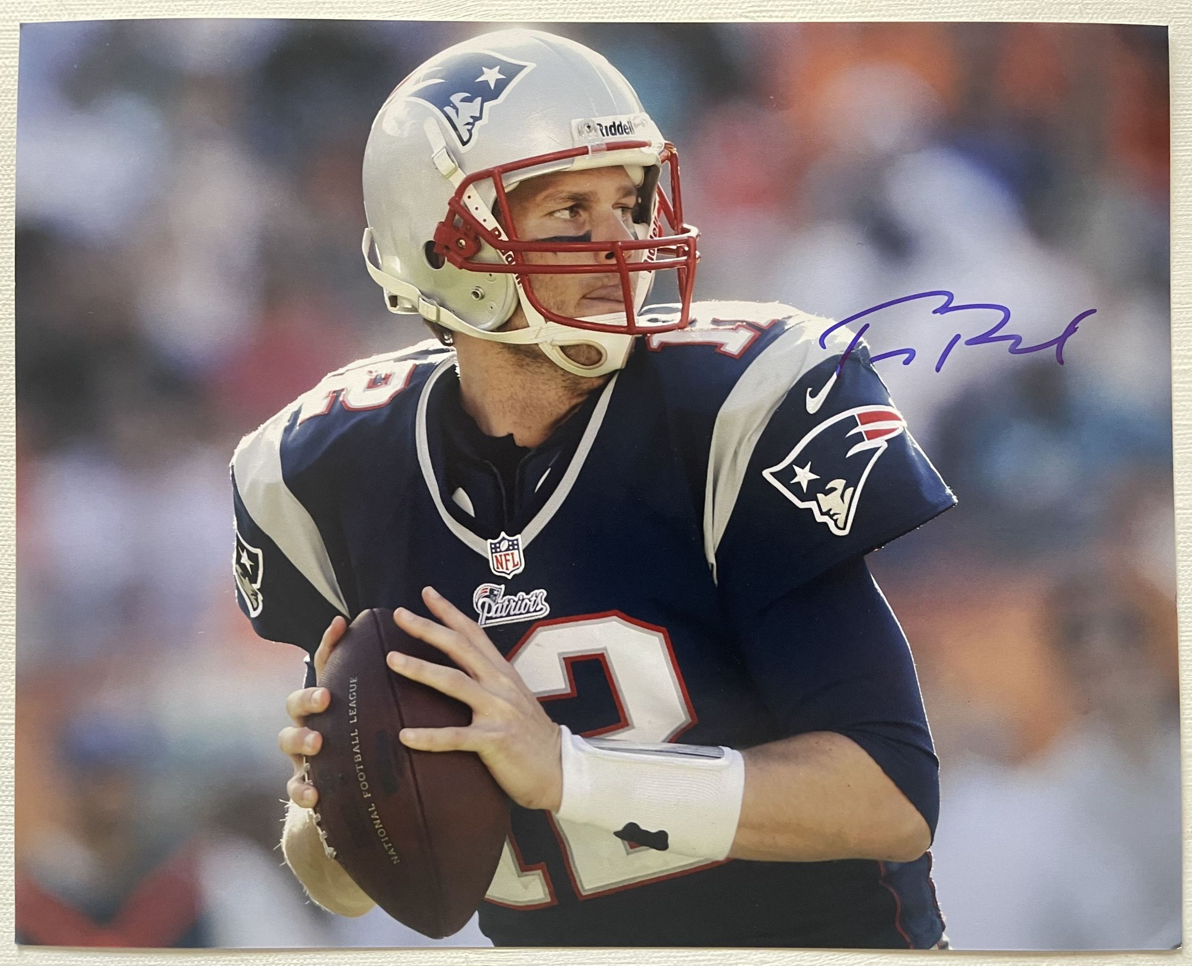 AACS Autographs: Tom Brady Autographed Glossy 8x10 Photo - New England