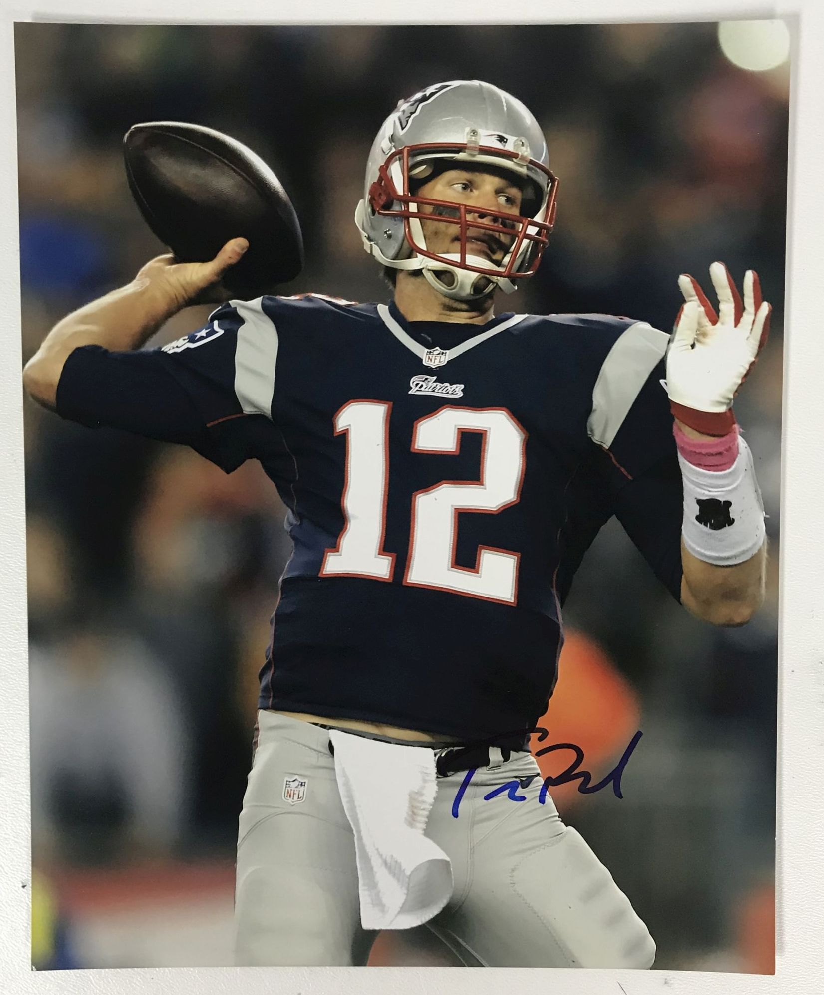 AACS Autographs: Tom Brady Autographed Glossy 8x10 Photo - New England