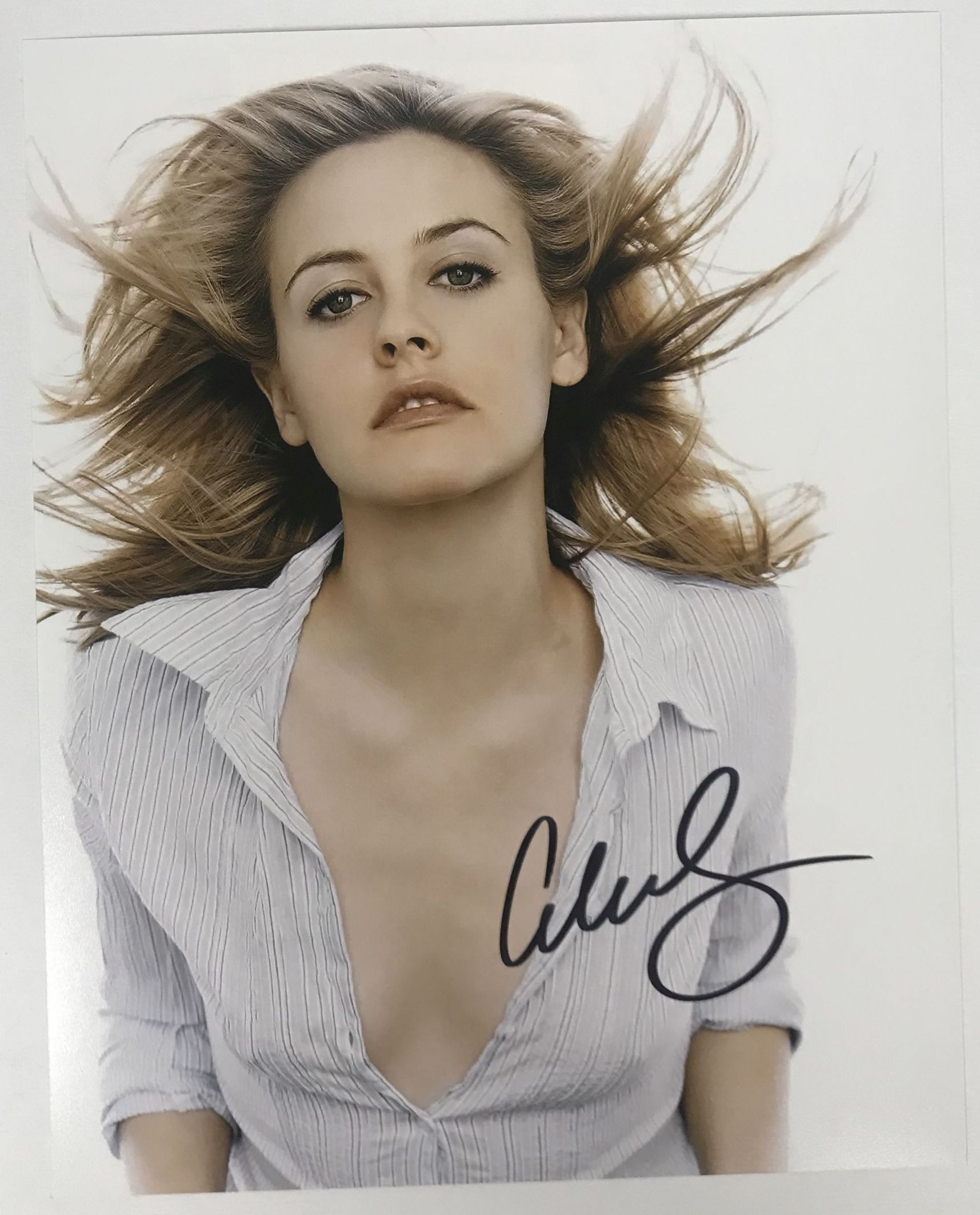 AACS Autographs Alicia Silverstone Autographed Glossy 8x10 Photo aacs-autographs-alicia-silverstone-autographed-glossy-8x10-photo