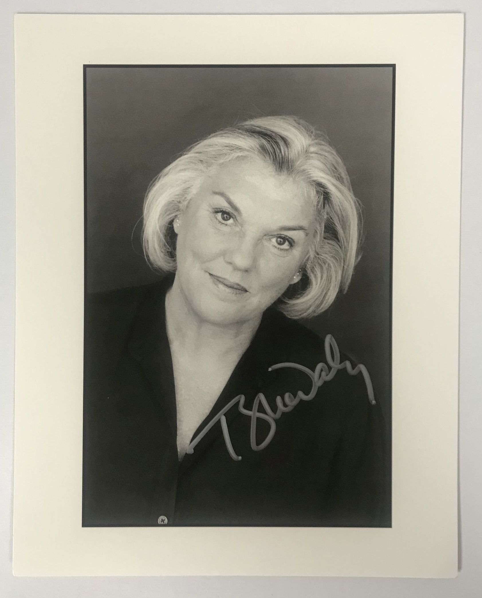 Tyne Daly Autographed Glossy 8x10 Photo | AACS Autographs